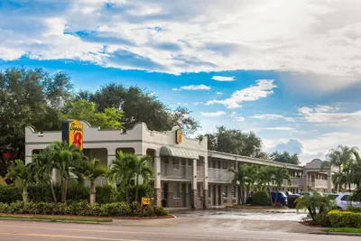 Photo 2 - Super 8 by Wyndham Bradenton Sarasota Area