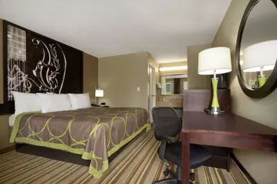 Photo 3 - Super 8 by Wyndham Tupelo Airport