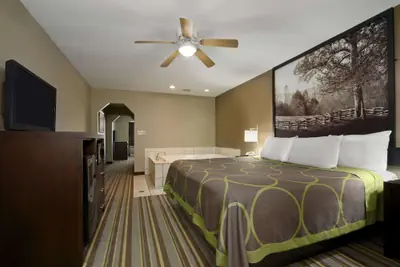 Photo 4 - Super 8 by Wyndham Tupelo Airport