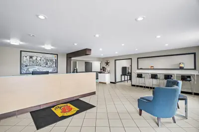 Photo 3 - Super 8 by Wyndham Farmington