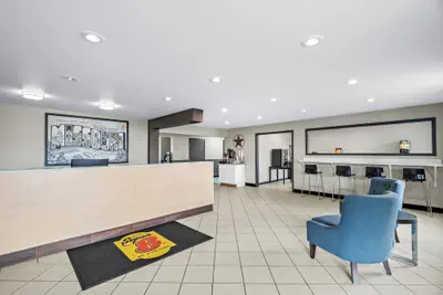 Photo 5 - Super 8 by Wyndham Farmington
