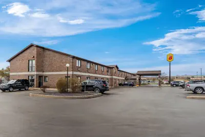 Photo 2 - Super 8 by Wyndham Farmington