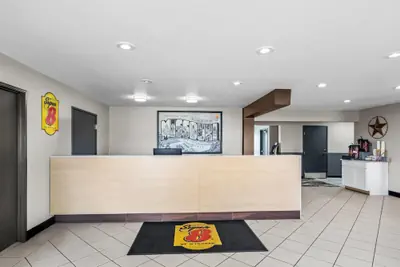 Photo 4 - Super 8 by Wyndham Farmington