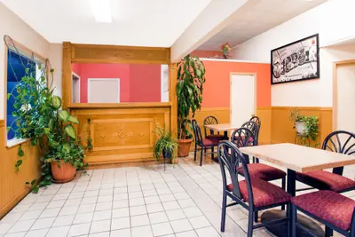 Photo 3 - Americas Best Value Inn Darien