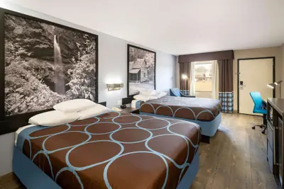 Photo 5 - Super 8 by Wyndham Cleveland