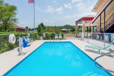 Photo 2 - Super 8 by Wyndham Cleveland
