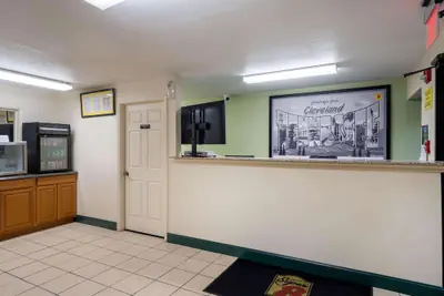 Photo 3 - Super 8 by Wyndham Cleveland