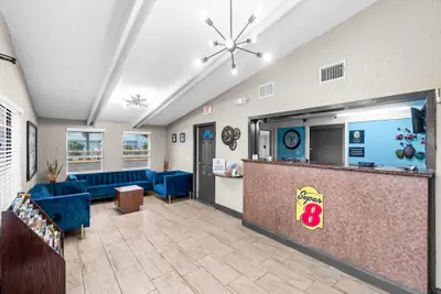Photo 3 - Super 8 by Wyndham Lantana West Palm Beach