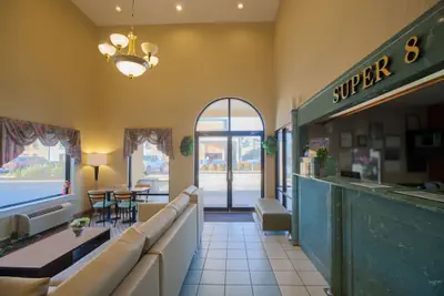Photo 4 - Super 8 by Wyndham Hammond