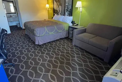 Photo 5 - Super 8 by Wyndham San Marcos