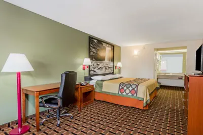 Photo 4 - Super 8 by Wyndham Stafford
