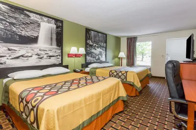 Photo 5 - Super 8 by Wyndham Stafford