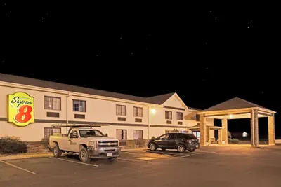Photo 2 - Super 8 by Wyndham Defiance