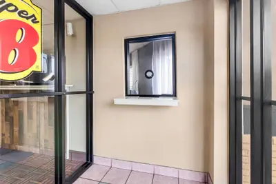 Photo 4 - Super 8 by Wyndham Columbia