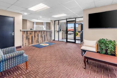 Photo 3 - Super 8 by Wyndham Columbia