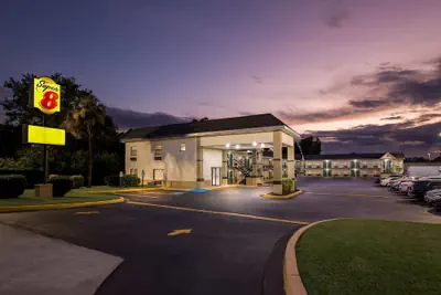 Photo 2 - Super 8 by Wyndham Columbia