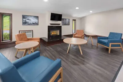 Photo 4 - Super 8 by Wyndham Bridgeport/Clarksburg Area