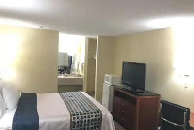 Photo 5 - Navasota Inn