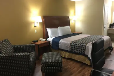 Photo 4 - Navasota Inn