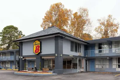 Photo 2 - Super 8 by Wyndham Black Mountain/Asheville East