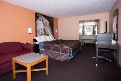 Photo 4 - Super 8 by Wyndham Black Mountain/Asheville East