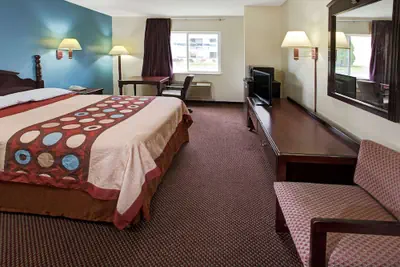 Photo 4 - Super 8 by Wyndham Heath/Newark
