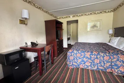 Photo 5 - Rodeway Inn Dunmore