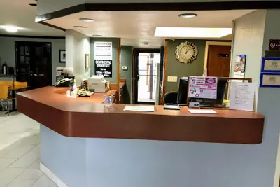 Photo 2 - Americas Best Value Inn & Suites Yukon Oklahoma City