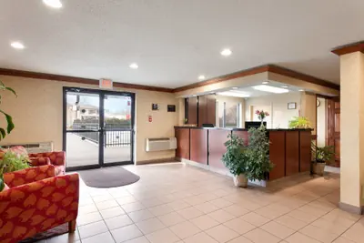 Photo 5 - Super 8 by Wyndham Niagara Falls NY