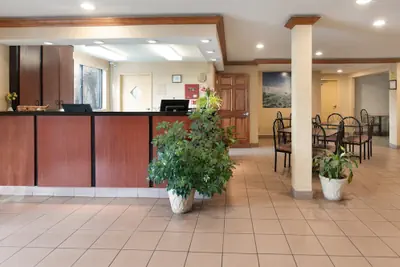 Photo 4 - Super 8 by Wyndham Niagara Falls NY