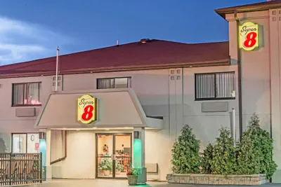 Photo 2 - Super 8 by Wyndham Niagara Falls NY