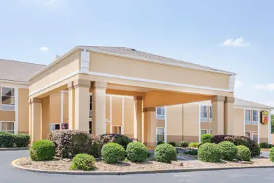 Photo 2 - Super 8 by Wyndham Evansville North