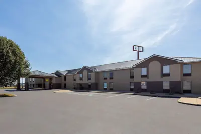 Photo 2 - Super 8 by Wyndham Shepherdsville / Louisville South I65