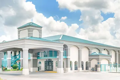 Photo 2 - Super 8 by Wyndham Murfreesboro