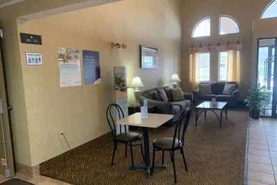 Photo 5 - Super 8 by Wyndham Liverpool/Clay/Syracuse Area