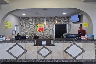 Photo 4 - Super 8 by Wyndham Kansas City