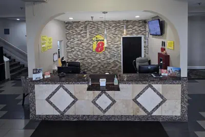 Photo 5 - Super 8 by Wyndham Kansas City