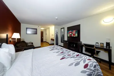 Photo 2 - Red Roof Inn Osage Beach - Lake of the Ozarks
