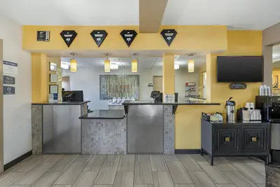 Photo 5 - Best Western Plus The Four Corners Inn