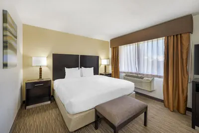 Photo 2 - Best Western Plus The Four Corners Inn