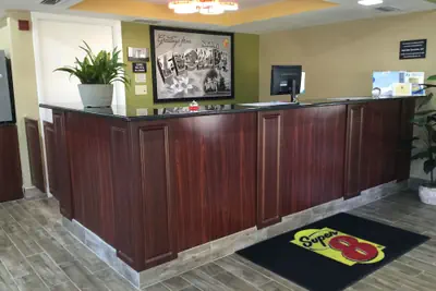 Photo 4 - Super 8 by Wyndham Sarasota Near Siesta Key
