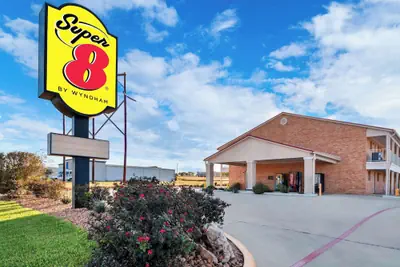 Photo 2 - Super 8 by Wyndham Pleasanton