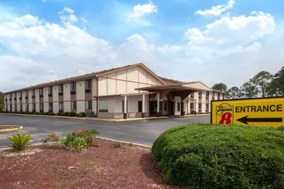 Photo 2 - Super 8 by Wyndham Waycross GA