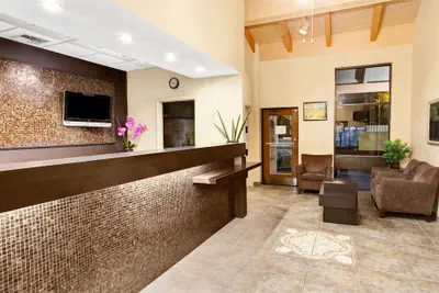 Photo 2 - Super 8 by Wyndham Kissimmee/Maingate/Orlando Area