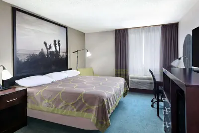 Photo 2 - Super 8 by Wyndham Victoria/North/Mall Area