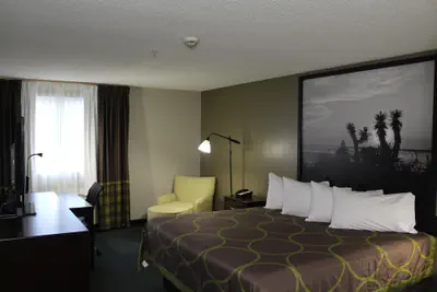 Photo 5 - Super 8 by Wyndham Victoria/North/Mall Area