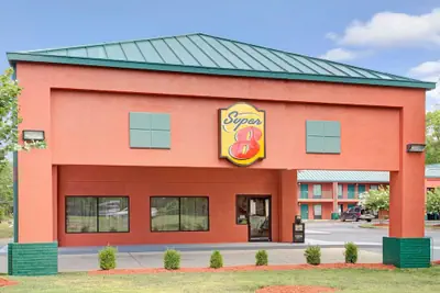 Photo 2 - Super 8 by Wyndham Gainesville