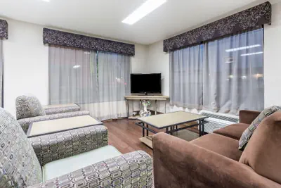 Photo 3 - Super 8 by Wyndham Gainesville