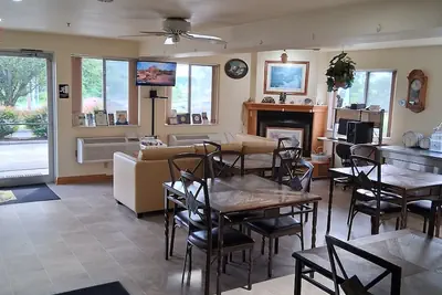 Photo 2 - Super 8 by Wyndham West Middlesex/Sharon Area