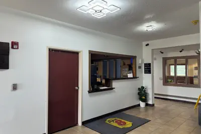 Photo 3 - Super 8 by Wyndham Mason City